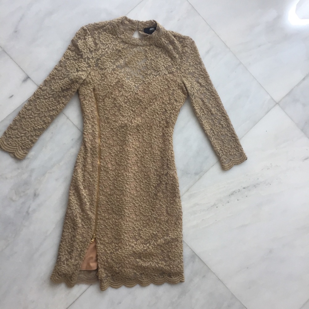 Nude lace 3/4 sleeve dress